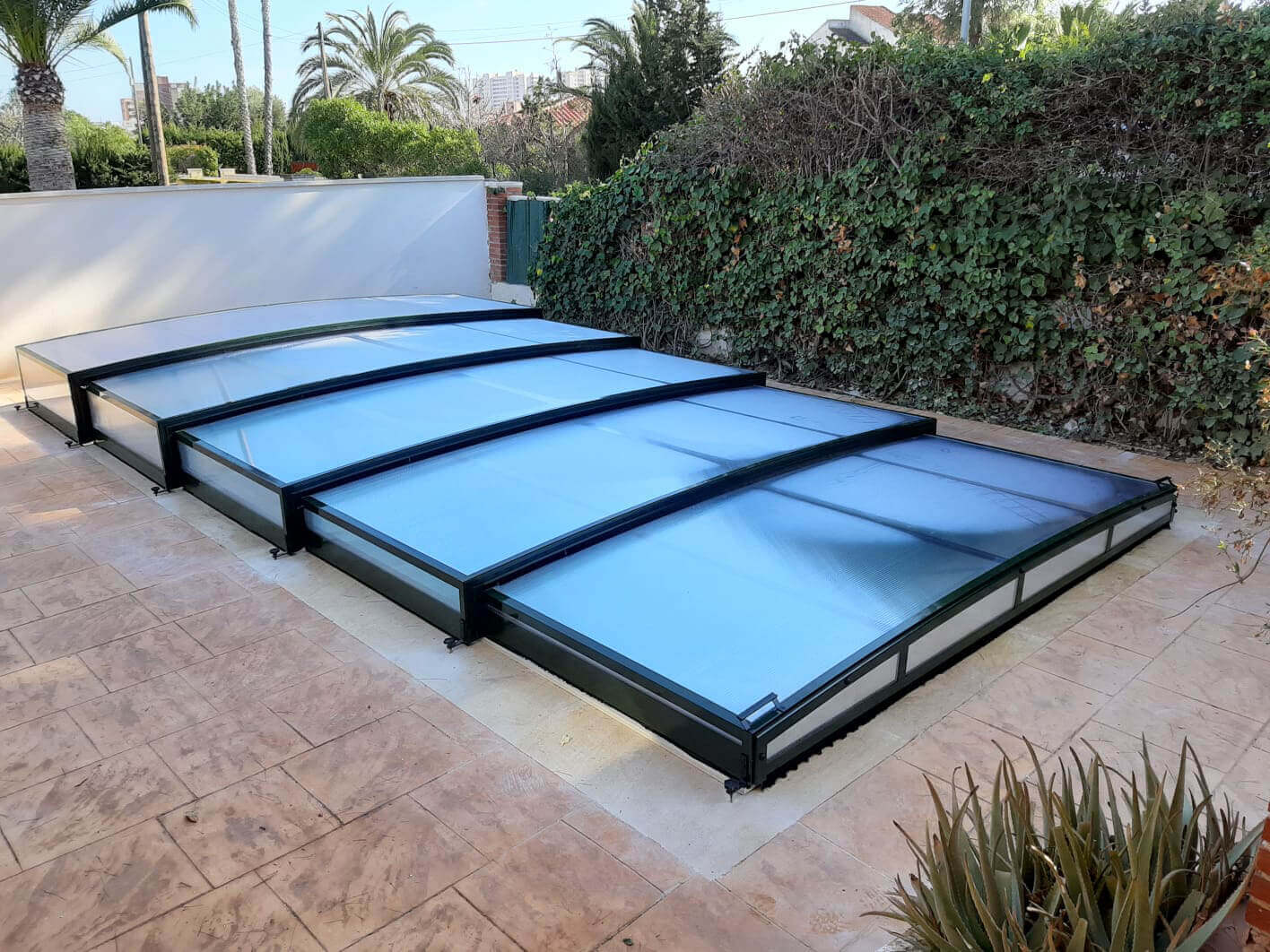 abris de piscine plat
