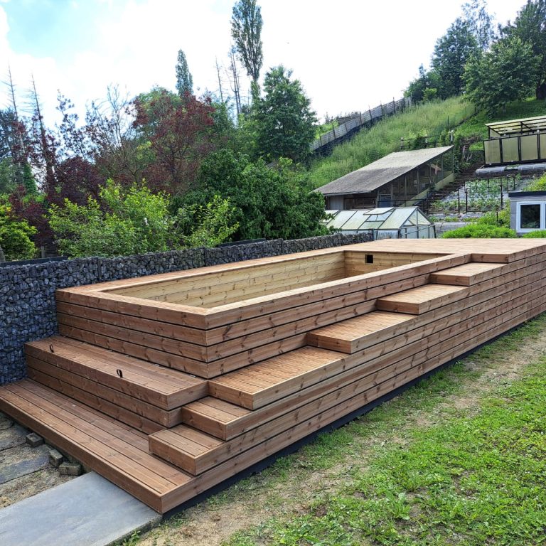 contour piscine bois